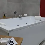 מלון Movida *